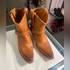 Tan Leather Ankle Boots size 9 they look new